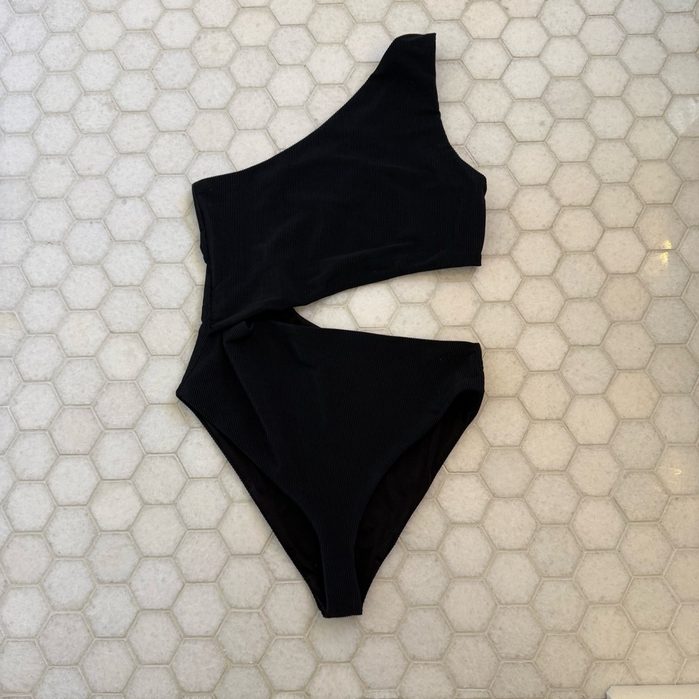 Beach Riot Black One-Shoulder One Piece - Picture 2 of 6